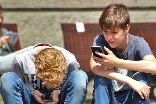 Cómo adaptar un teléfono para que lo usen los niños: aplicaciones y configuraciones recomendadas
